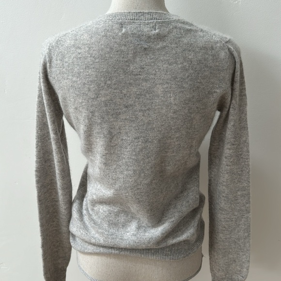 TAHARI light gray cashmere line sleeve sweater, NWOT - Picture 4 of 5